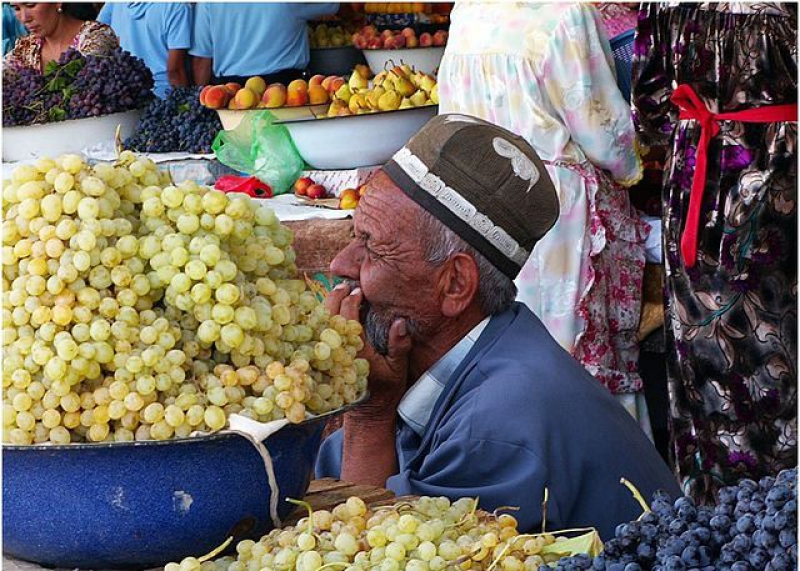 Узбекскую веселую. Узбекистан Восточный рынок. Восточные базары в Самарканде. Самарканд БОЗОРИ. Узбекистан Самарканд рынок.