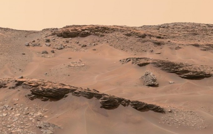 Curiosity Марснинг янги суратларини олди