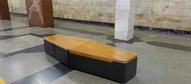upl.uz - Метрополитен Ташкента отреагировал на скамейку похожую на гроб