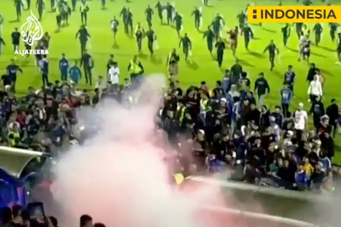 gazeta.uz - 125 человек погибли в давке на футбольном матче в Индонезии