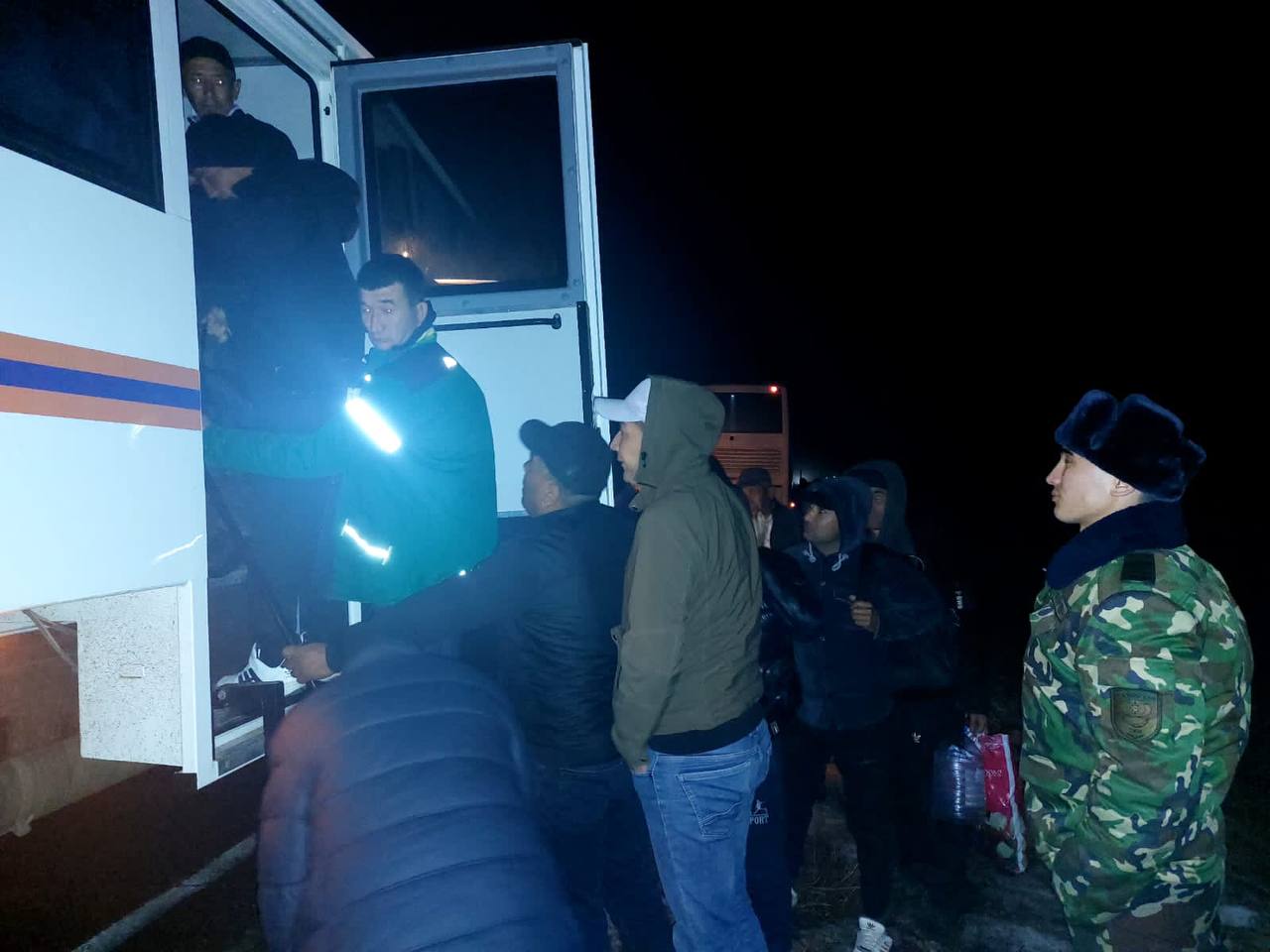 kun.uz - Qozog‘istonda buzilgan avtobusdan 63 nafar O‘zbekiston fuqarosi evakuatsiya qilindi.