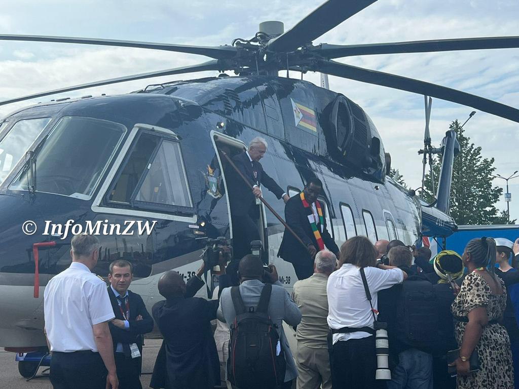 kun.uz - Путин Зимбабве президентига вертолёт совға қилди .