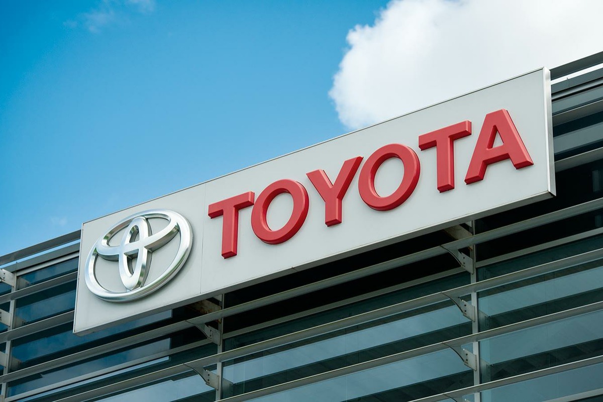 spot.uz - Toyota 43 mingdan ortiq Sequoia gibrid yo‘ltanlamaslarini qaytarib oladi