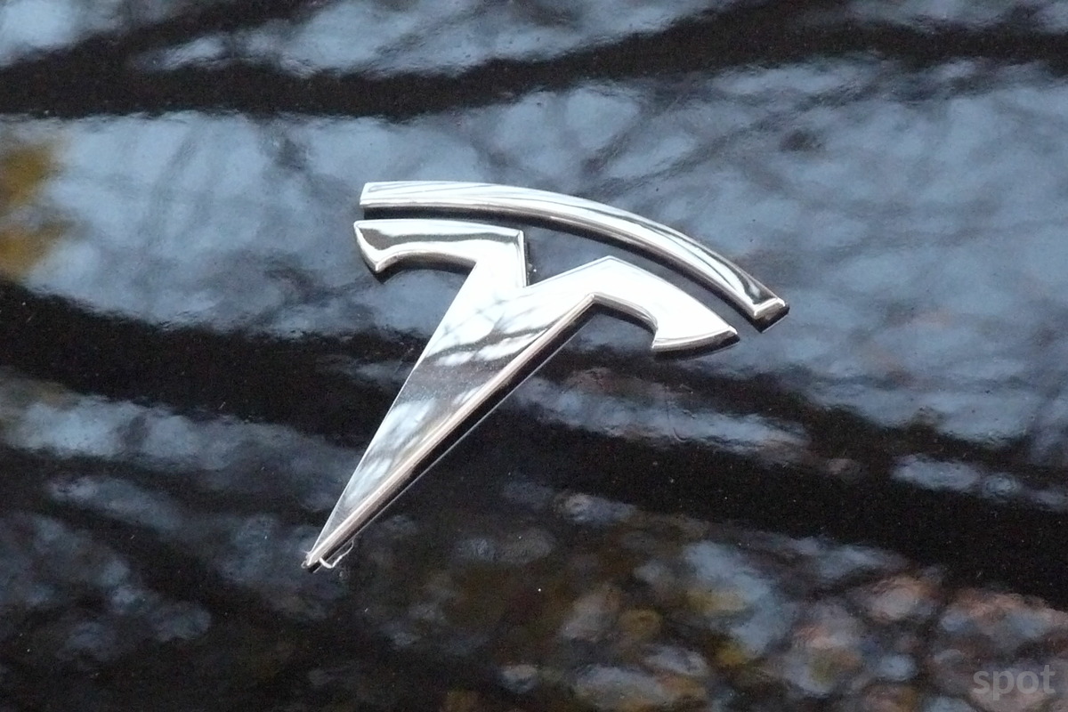 spot.uz - Годовые продажи Tesla упали впервые с 2011 года